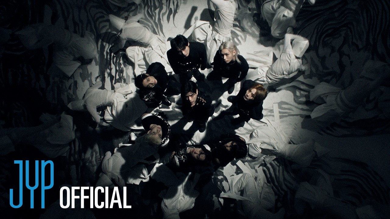 Stray Kids "RUN IT" M/V